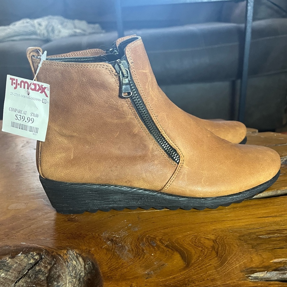 Studio Flexx Tan Leather Wedge Ankle Boots Round Toe Zip-Up Comfort Booties 8